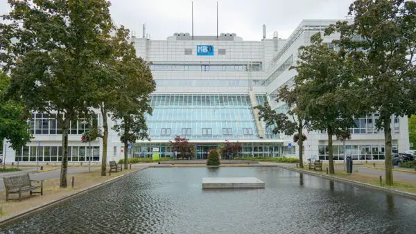 De voorkant van de Daltonlaan 300